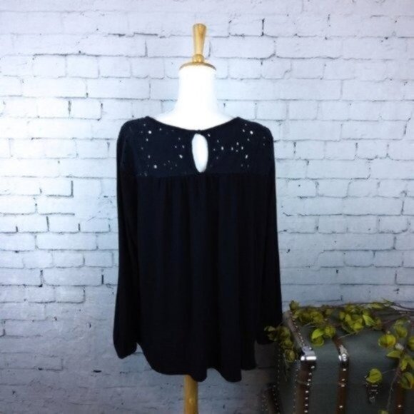 Lane Bryant Eyelet Floral Embroidered Top 22/24 - Picture 4 of 9